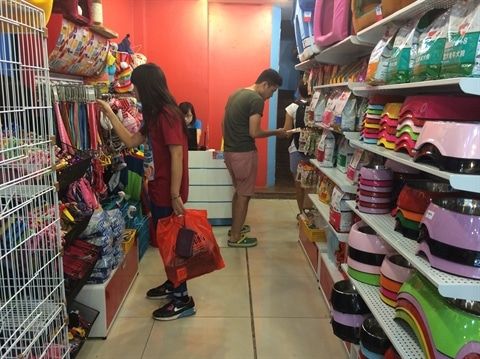 Un large choix d’articles pour les animaux de compagnie chez Petmart, à Hanoi.